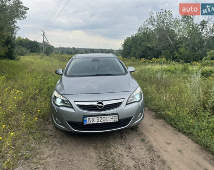 Серый Опель Астра, объемом двигателя 1.36 л и пробегом 245 тыс. км за 7000 $, фото 2 на Automoto.ua