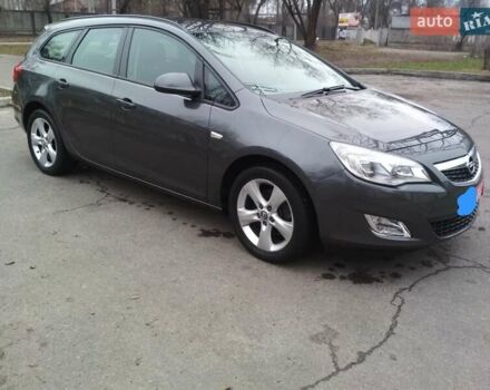 Серый Опель Астра, объемом двигателя 1.7 л и пробегом 204 тыс. км за 7600 $, фото 6 на Automoto.ua