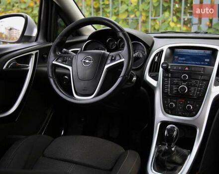Серый Опель Астра, объемом двигателя 1.69 л и пробегом 233 тыс. км за 7800 $, фото 10 на Automoto.ua