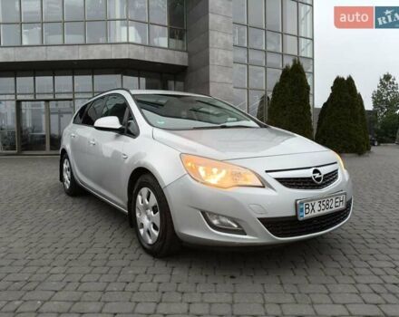 Серый Опель Астра, объемом двигателя 1.7 л и пробегом 276 тыс. км за 6500 $, фото 11 на Automoto.ua