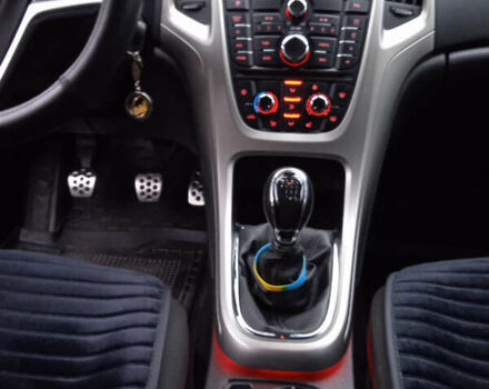 Опель Астра 2011 в Киеве на Automoto.ua Серый Опель Астра, объемом двигателя 1.69 л и пробегом 215 тыс. км за 10000 $, фото 4 на Automoto.ua