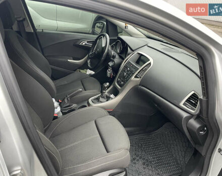 Серый Опель Астра, объемом двигателя 1.7 л и пробегом 228 тыс. км за 7400 $, фото 5 на Automoto.ua