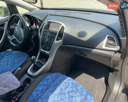 Серый Опель Астра, объемом двигателя 1.69 л и пробегом 243 тыс. км за 6400 $, фото 8 на Automoto.ua