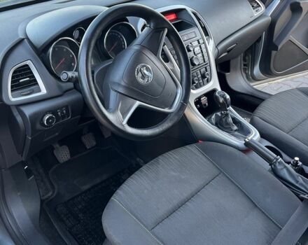Опель Астра 2011 в Ровно на Automoto.ua Серый Опель Астра, объемом двигателя 2 л и пробегом 260 тыс. км за 5799 $, фото 7 на Automoto.ua