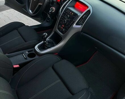 Серый Опель Астра, объемом двигателя 1.3 л и пробегом 291 тыс. км за 5600 $, фото 5 на Automoto.ua