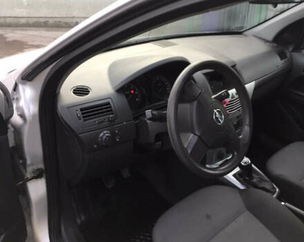 Серый Опель Астра, объемом двигателя 1.7 л и пробегом 250 тыс. км за 5900 $, фото 9 на Automoto.ua