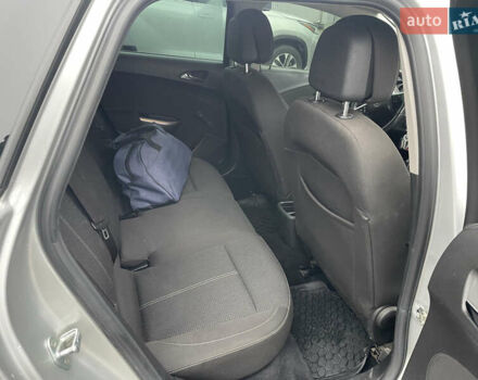 Серый Опель Астра, объемом двигателя 1.7 л и пробегом 228 тыс. км за 7400 $, фото 6 на Automoto.ua