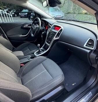 Серый Опель Астра, объемом двигателя 1.7 л и пробегом 230 тыс. км за 6900 $, фото 22 на Automoto.ua