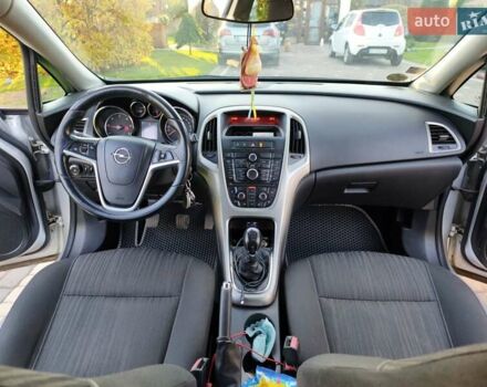 Серый Опель Астра, объемом двигателя 1.7 л и пробегом 309 тыс. км за 7000 $, фото 14 на Automoto.ua