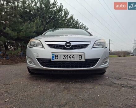 Сірий Опель Астра, об'ємом двигуна 1.4 л та пробігом 300 тис. км за 6400 $, фото 3 на Automoto.ua