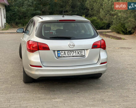 Серый Опель Астра, объемом двигателя 1.7 л и пробегом 248 тыс. км за 6999 $, фото 4 на Automoto.ua