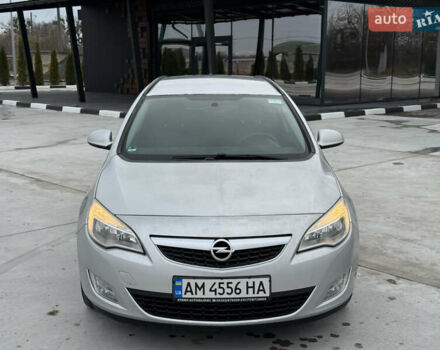 Серый Опель Астра, объемом двигателя 1.7 л и пробегом 245 тыс. км за 5700 $, фото 9 на Automoto.ua