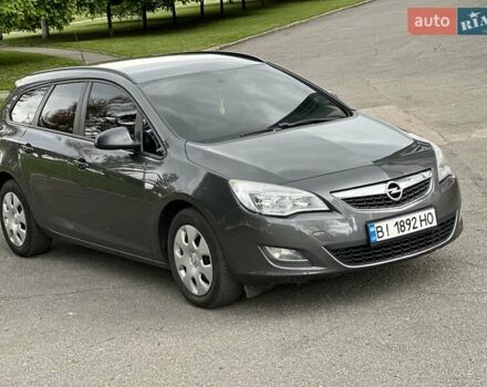 Серый Опель Астра, объемом двигателя 1.3 л и пробегом 220 тыс. км за 7100 $, фото 57 на Automoto.ua