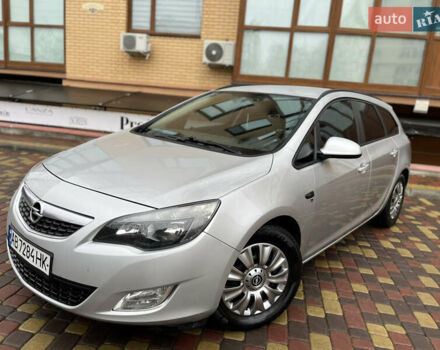 Серый Опель Астра, объемом двигателя 1.7 л и пробегом 257 тыс. км за 5850 $, фото 1 на Automoto.ua