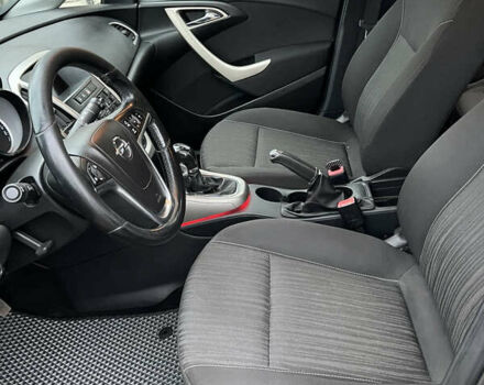 Серый Опель Астра, объемом двигателя 1.7 л и пробегом 235 тыс. км за 7500 $, фото 13 на Automoto.ua