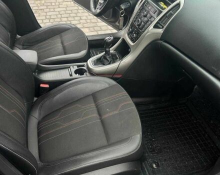 Серый Опель Астра, объемом двигателя 1.7 л и пробегом 241 тыс. км за 5900 $, фото 9 на Automoto.ua