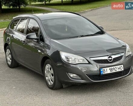 Серый Опель Астра, объемом двигателя 1.3 л и пробегом 220 тыс. км за 7100 $, фото 6 на Automoto.ua