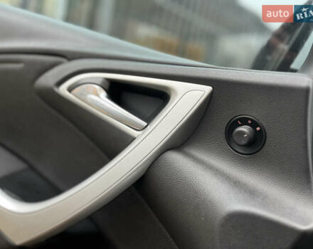 Серый Опель Астра, объемом двигателя 1.7 л и пробегом 257 тыс. км за 5850 $, фото 19 на Automoto.ua