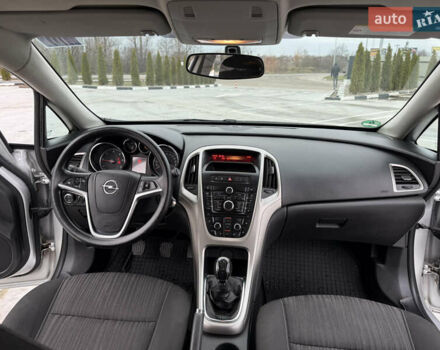 Серый Опель Астра, объемом двигателя 1.7 л и пробегом 245 тыс. км за 5700 $, фото 10 на Automoto.ua