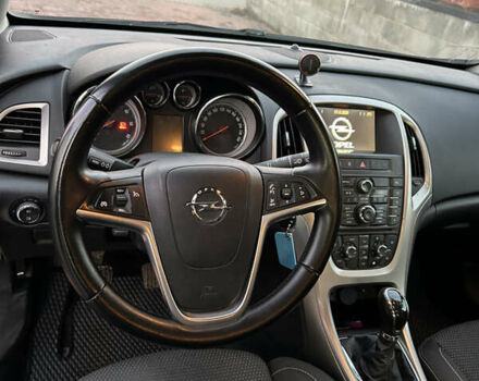 Серый Опель Астра, объемом двигателя 1.7 л и пробегом 231 тыс. км за 6600 $, фото 4 на Automoto.ua