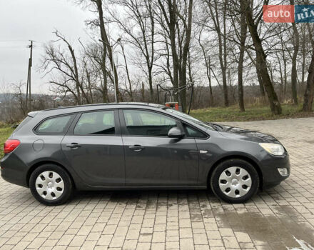 Серый Опель Астра, объемом двигателя 1.7 л и пробегом 235 тыс. км за 7500 $, фото 4 на Automoto.ua