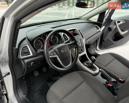 Серый Опель Астра, объемом двигателя 1.7 л и пробегом 245 тыс. км за 5700 $, фото 18 на Automoto.ua