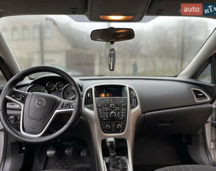 Серый Опель Астра, объемом двигателя 1.7 л и пробегом 257 тыс. км за 5850 $, фото 15 на Automoto.ua