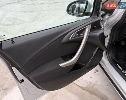 Серый Опель Астра, объемом двигателя 1.7 л и пробегом 245 тыс. км за 5700 $, фото 15 на Automoto.ua