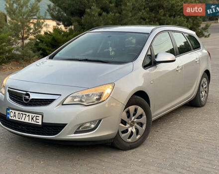 Серый Опель Астра, объемом двигателя 1.7 л и пробегом 248 тыс. км за 6999 $, фото 1 на Automoto.ua