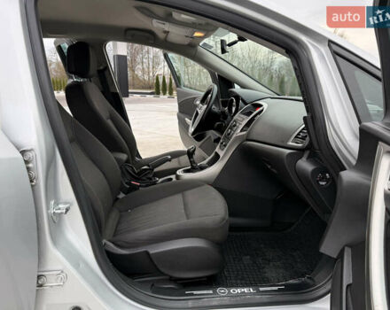 Серый Опель Астра, объемом двигателя 1.7 л и пробегом 245 тыс. км за 5700 $, фото 13 на Automoto.ua