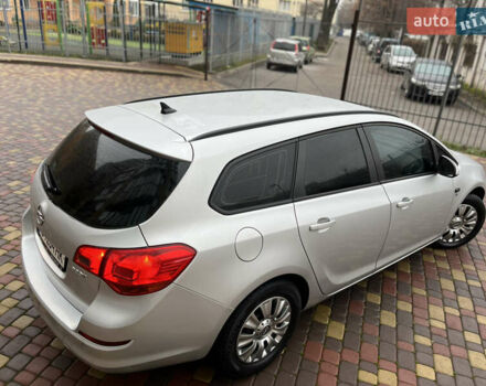 Серый Опель Астра, объемом двигателя 1.7 л и пробегом 257 тыс. км за 5850 $, фото 9 на Automoto.ua