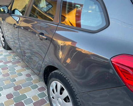 Серый Опель Астра, объемом двигателя 2 л и пробегом 300 тыс. км за 8000 $, фото 1 на Automoto.ua