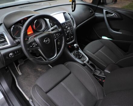 Серый Опель Астра, объемом двигателя 1.7 л и пробегом 391 тыс. км за 7500 $, фото 9 на Automoto.ua