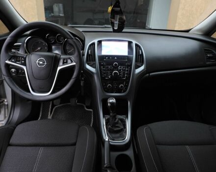 Серый Опель Астра, объемом двигателя 1.7 л и пробегом 391 тыс. км за 7500 $, фото 11 на Automoto.ua