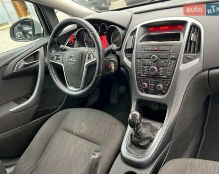 Серый Опель Астра, объемом двигателя 1.7 л и пробегом 330 тыс. км за 4000 $, фото 39 на Automoto.ua