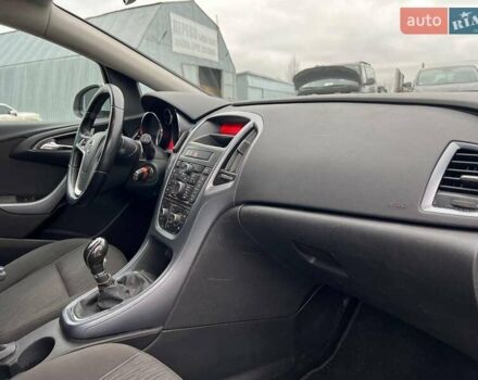 Серый Опель Астра, объемом двигателя 1.7 л и пробегом 330 тыс. км за 4000 $, фото 38 на Automoto.ua