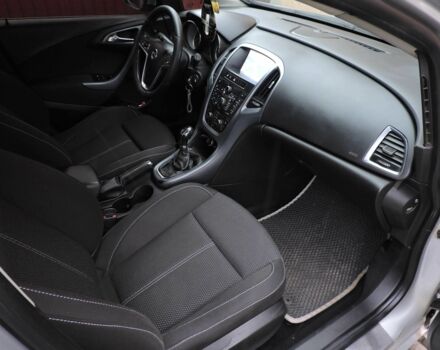 Серый Опель Астра, объемом двигателя 1.7 л и пробегом 391 тыс. км за 7500 $, фото 8 на Automoto.ua