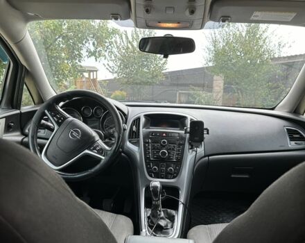 Серый Опель Астра, объемом двигателя 1.7 л и пробегом 277 тыс. км за 6300 $, фото 6 на Automoto.ua