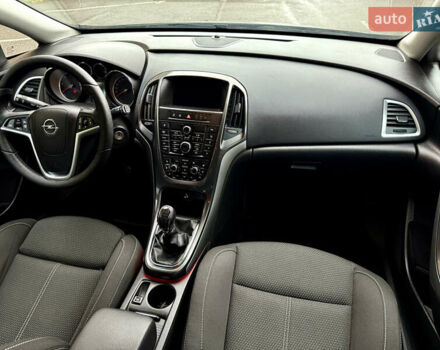 Опель Астра 2013 в Ровно на Automoto.ua Серый Опель Астра, объемом двигателя 2 л и пробегом 224 тыс. км за 7999 $, фото 25 на Automoto.ua