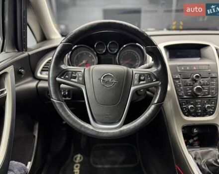 Серый Опель Астра, объемом двигателя 1.7 л и пробегом 208 тыс. км за 8800 $, фото 10 на Automoto.ua