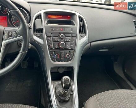 Серый Опель Астра, объемом двигателя 1.7 л и пробегом 330 тыс. км за 4000 $, фото 26 на Automoto.ua