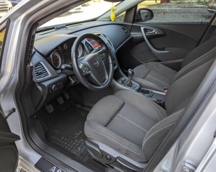 Серый Опель Астра, объемом двигателя 1.7 л и пробегом 170 тыс. км за 8900 $, фото 13 на Automoto.ua