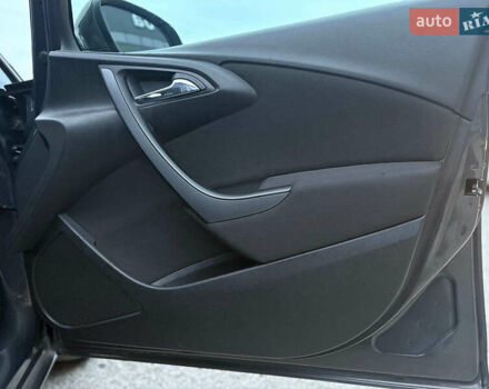 Серый Опель Астра, объемом двигателя 1.7 л и пробегом 210 тыс. км за 7990 $, фото 6 на Automoto.ua