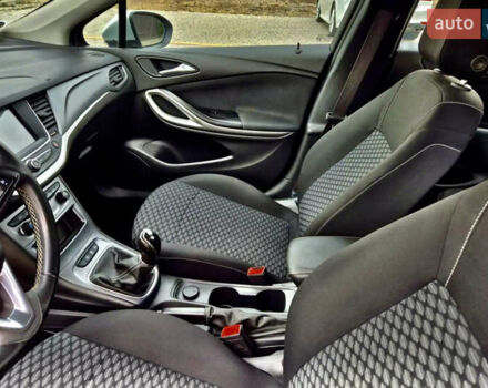 Серый Опель Астра, объемом двигателя 1.5 л и пробегом 270 тыс. км за 9999 $, фото 4 на Automoto.ua