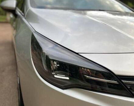 Серый Опель Астра, объемом двигателя 1.5 л и пробегом 115 тыс. км за 12599 $, фото 2 на Automoto.ua