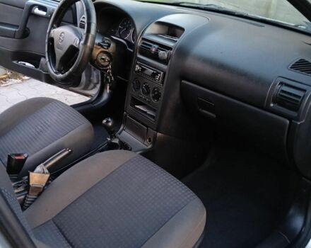 Серый Опель Астра, объемом двигателя 1.7 л и пробегом 400 тыс. км за 1500 $, фото 3 на Automoto.ua