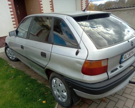 Серый Опель Астра, объемом двигателя 1.6 л и пробегом 350 тыс. км за 900 $, фото 1 на Automoto.ua