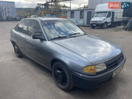 Серый Опель Астра, объемом двигателя 1.8 л и пробегом 558 тыс. км за 1000 $, фото 1 на Automoto.ua