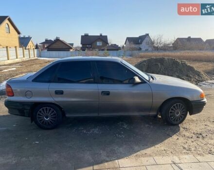 Сірий Опель Астра, об'ємом двигуна 1.6 л та пробігом 300 тис. км за 1500 $, фото 1 на Automoto.ua