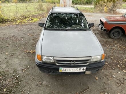Опель Астра 1992 в Хмельнике на Automoto.ua Серый Опель Астра, объемом двигателя 1.4 л и пробегом 350 тыс. км за 1200 $, фото 1 на Automoto.ua